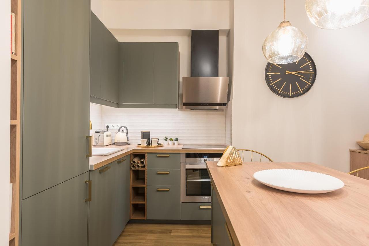 Chic And Comfort Home In Central アテネ エクステリア 写真